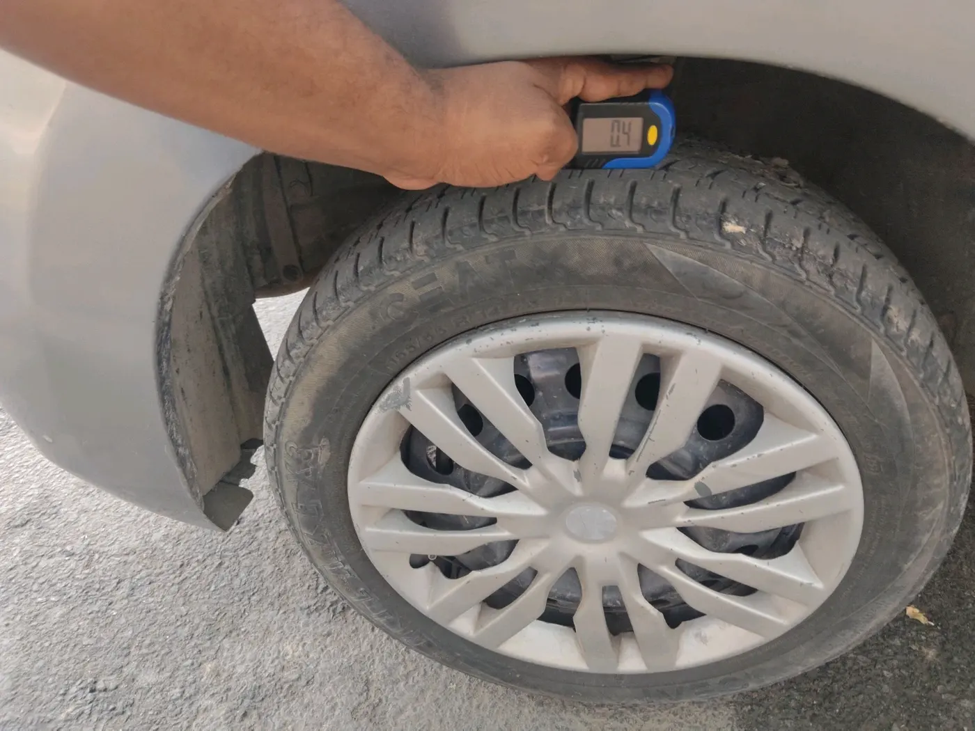 2015 Maruti Wagon R 1.0 VXI, CNG, Manual, 63,230 km, tyre
