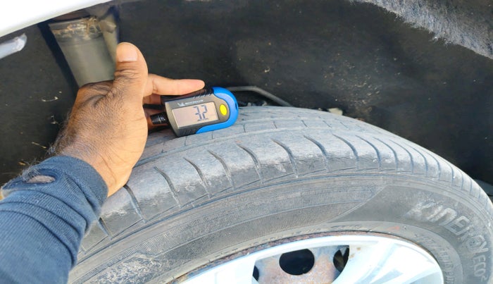 2013 Ford Ecosport TREND 1.5L DIESEL, Diesel, Manual, 1,60,446 km, tyre