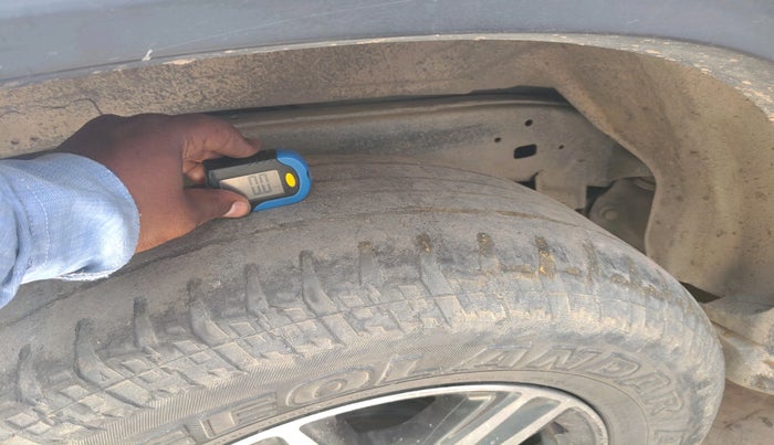 2018 Toyota Fortuner 2.8 4X2 AT, Diesel, Automatic, 93,111 km, tyre