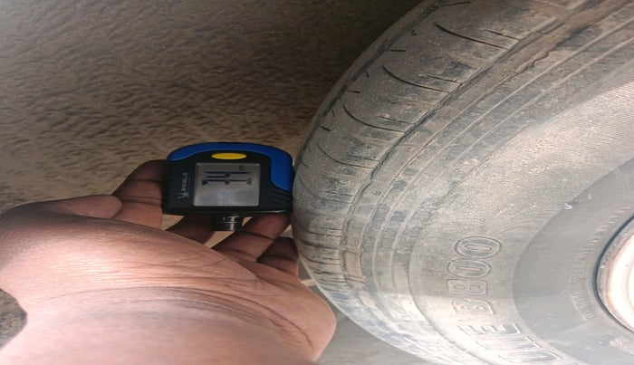 2011 Hindustan Motors Ambassador GRAND 1800 ISZ MPFI, CNG, Manual, 1,64,442 km, tyre