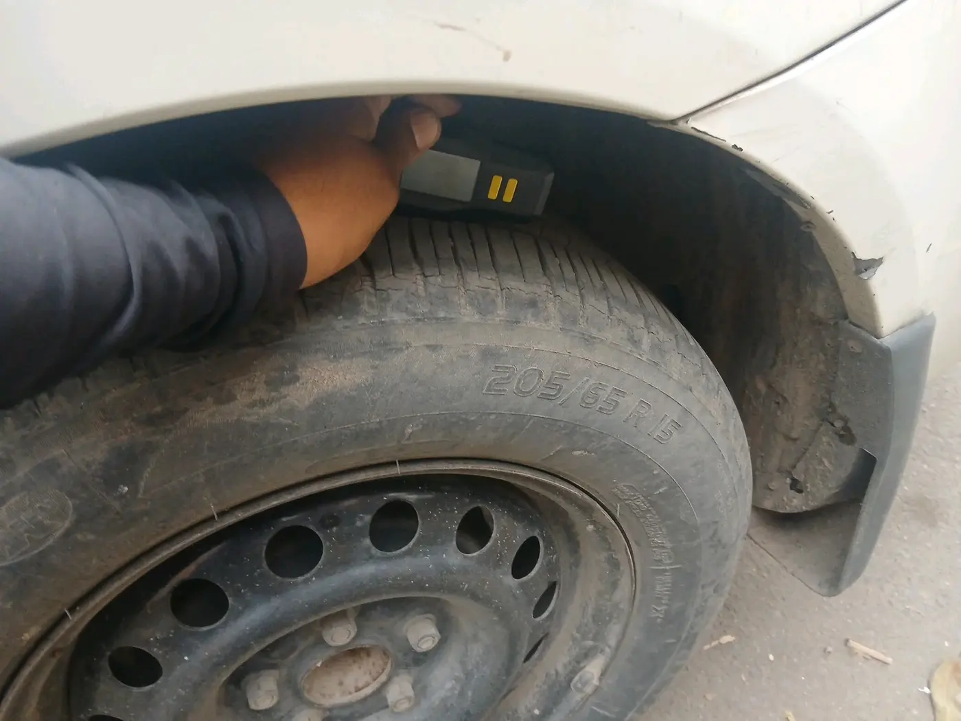 2011 Maruti SX4 VXI, CNG, Manual, 1,01,500 km, tyre