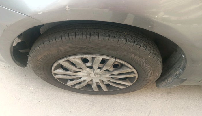 2013 Maruti Swift Dzire LXI, Petrol, Manual, 1,06,862 km, tyre