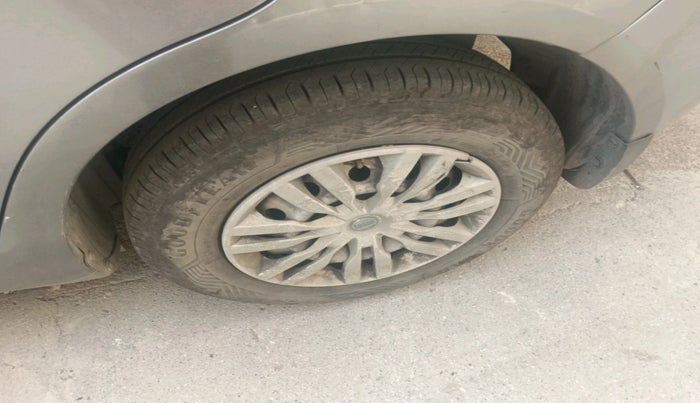 2013 Maruti Swift Dzire LXI, Petrol, Manual, 1,06,862 km, tyre