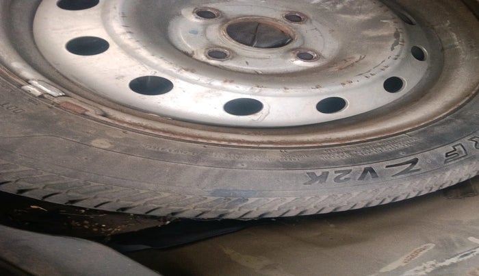 2013 Maruti Swift Dzire LXI, Petrol, Manual, 1,06,862 km, tyre