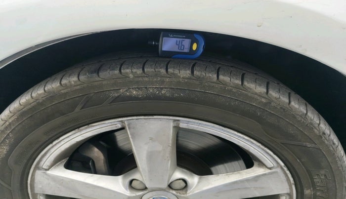 2016 Volvo V40 Cross Country D3, Diesel, Automatic, 86,452 km, tyre