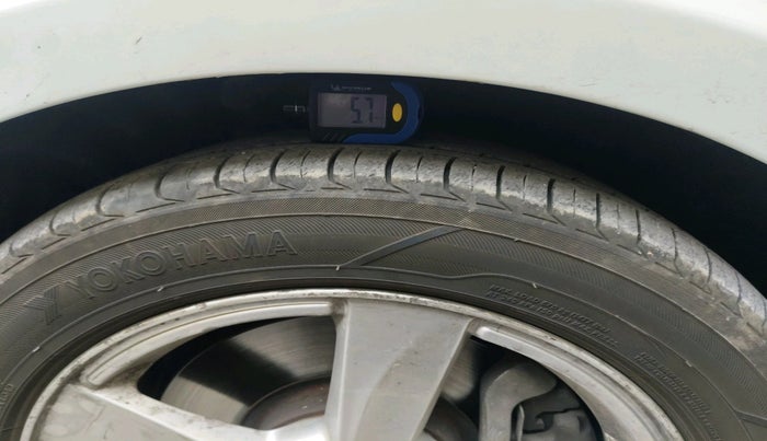 2016 Volvo V40 Cross Country D3, Diesel, Automatic, 86,452 km, tyre