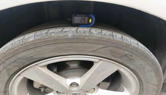 2016 Volvo V40 Cross Country D3, Diesel, Automatic, 86,452 km, tyre