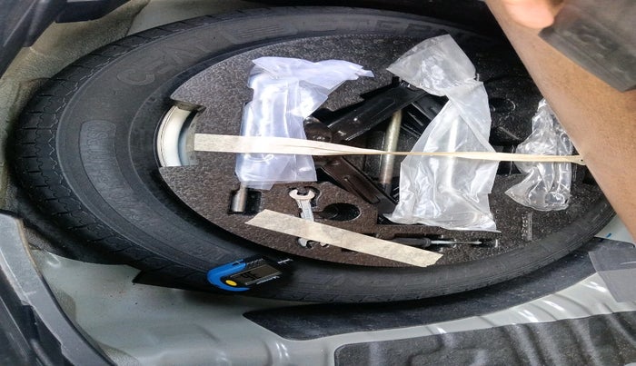 2023 Mahindra XUV400 EL 7.2 KW, Electric, Automatic, 1,01,437 km, tyre