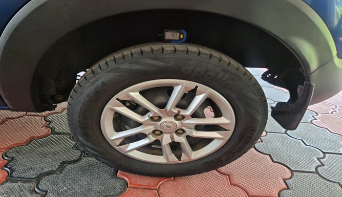 2019 Renault TRIBER RXT, Petrol, Manual, 1,00,129 km, tyre