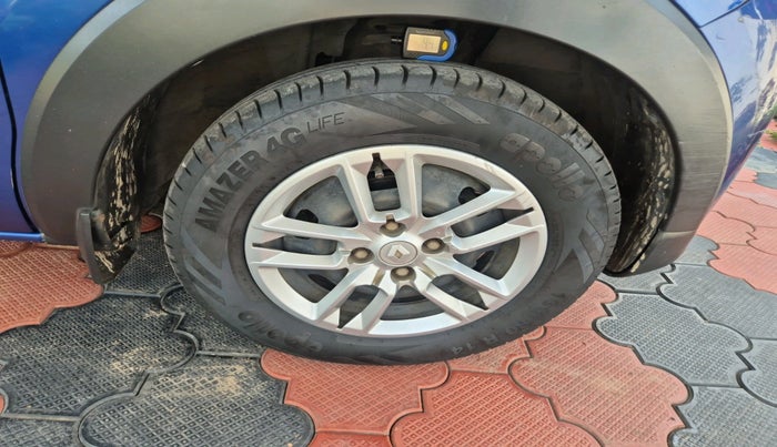 2019 Renault TRIBER RXT, Petrol, Manual, 1,00,129 km, tyre