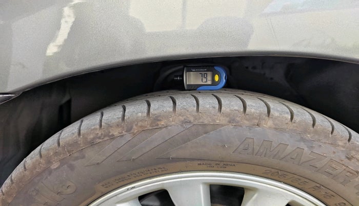 2014 Toyota Innova 2.5 VX 7 STR, Diesel, Manual, 1,94,161 km, tyre