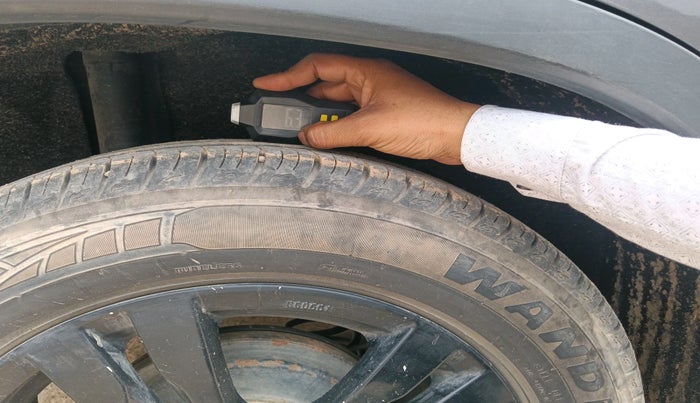 2018 Maruti Vitara Brezza ZDI, Diesel, Manual, 1,32,282 km, tyre