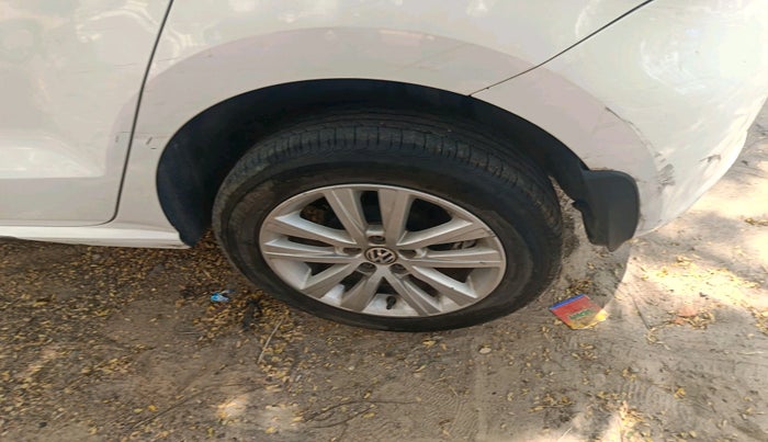 2013 Volkswagen Polo HIGHLINE DIESEL, Diesel, Manual, 2,02,523 km, tyre