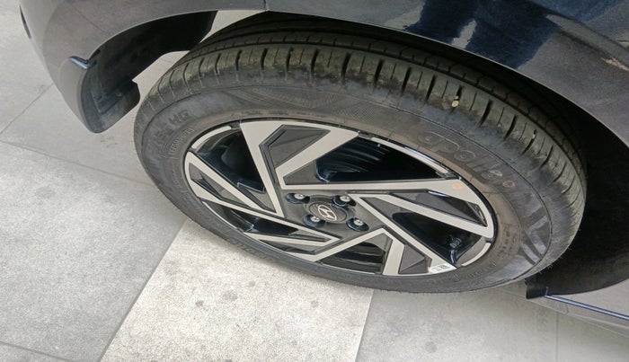 2025 Hyundai NEW I20 ASTA (O) 1.2 MT, Petrol, Manual, 2,609 km, tyre