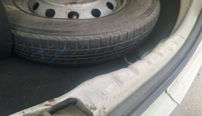 2012 Hyundai Eon ERA, Petrol, Manual, 79,787 km, tyre