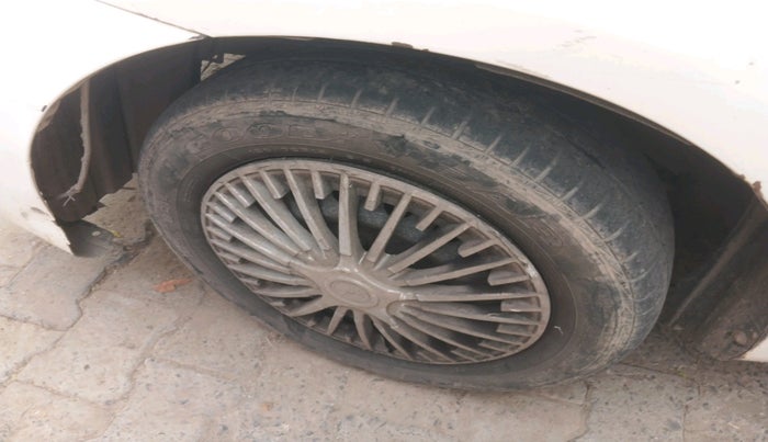 2011 Toyota Etios G, CNG, Manual, 1,17,668 km, tyre