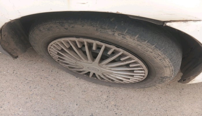 2011 Toyota Etios G, CNG, Manual, 1,17,668 km, tyre