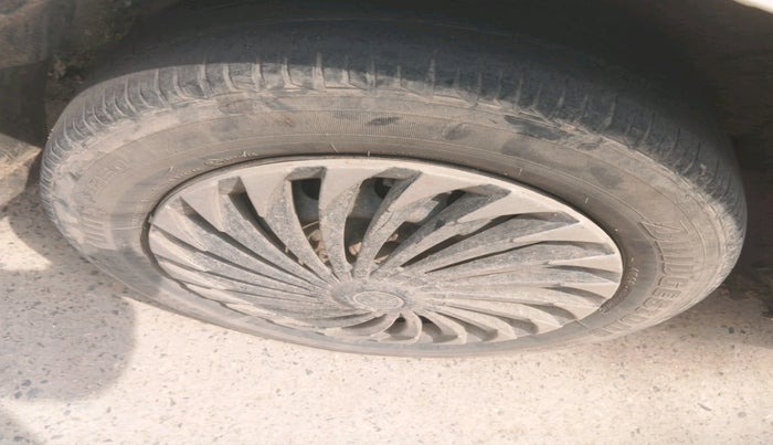 2011 Toyota Etios G, CNG, Manual, 1,17,668 km, tyre