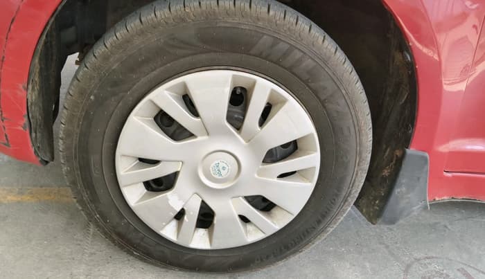 2006 Maruti Swift VXI 1.3, Petrol, Manual, 1,32,074 km, tyre