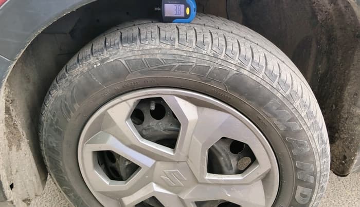 2017 Maruti Vitara Brezza VDI, Diesel, Manual, 34,456 km, tyre