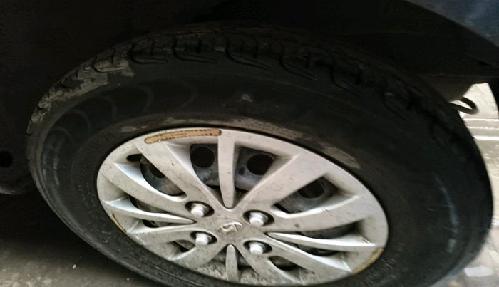 2013 Hyundai i10 SPORTZ 1.1, Petrol, Manual, 81,619 km, tyre