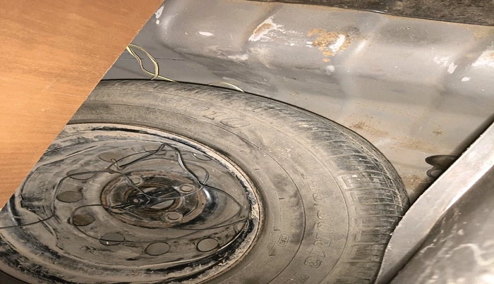 2013 Hyundai i10 SPORTZ 1.1, Petrol, Manual, 81,619 km, tyre