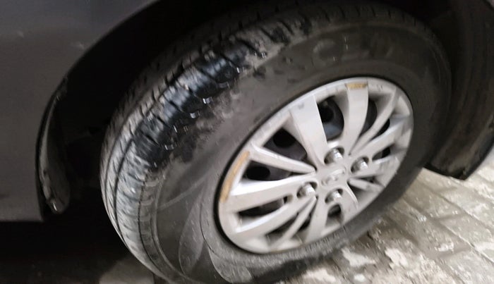 2013 Hyundai i10 SPORTZ 1.1, Petrol, Manual, 81,619 km, tyre