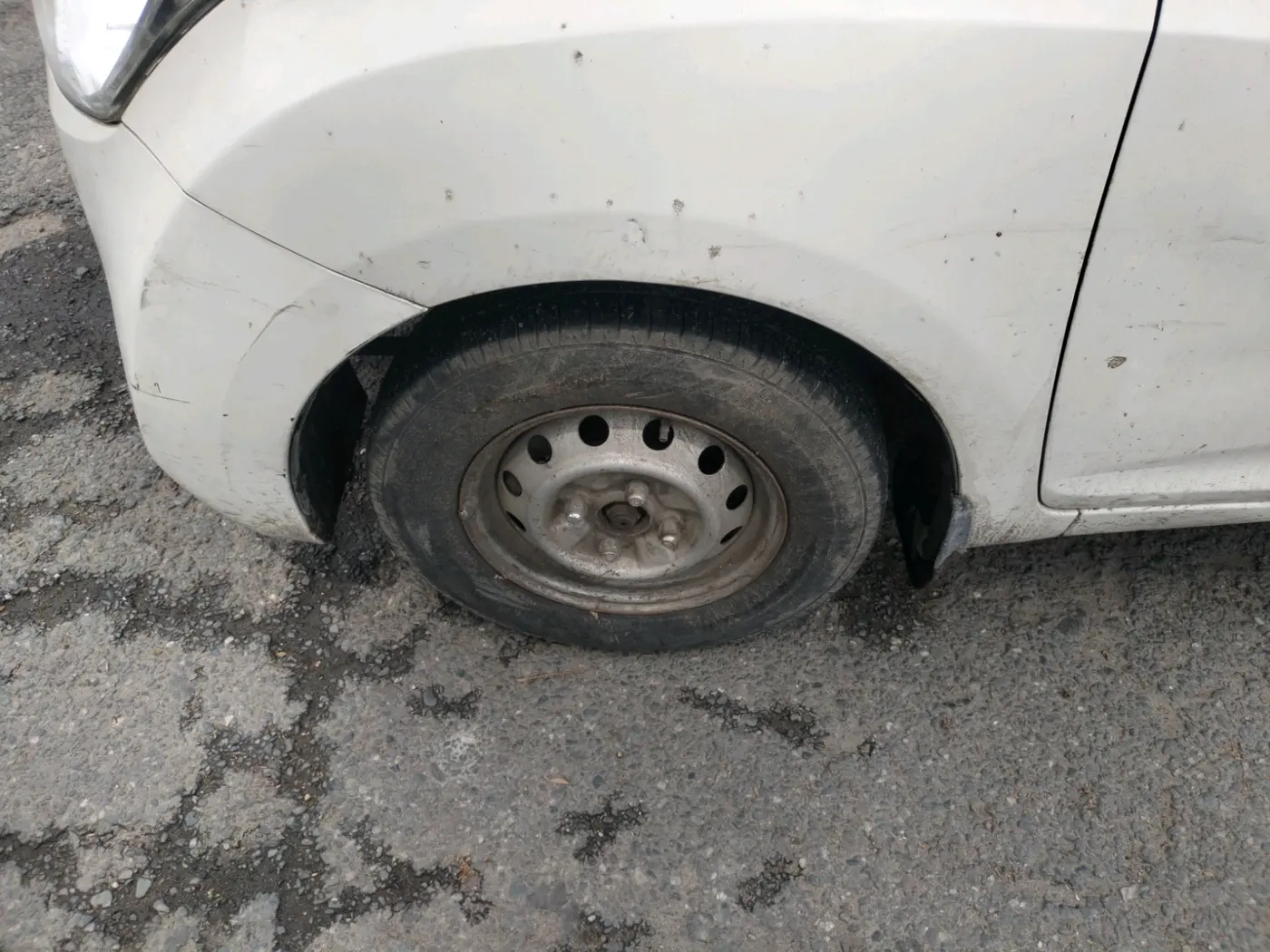 2014 Hyundai Eon D-LITE, Petrol, Manual, 50,908 km, tyre