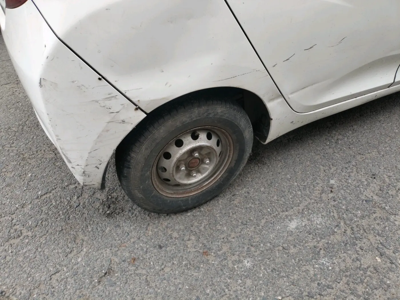 2014 Hyundai Eon D-LITE, Petrol, Manual, 50,908 km, tyre