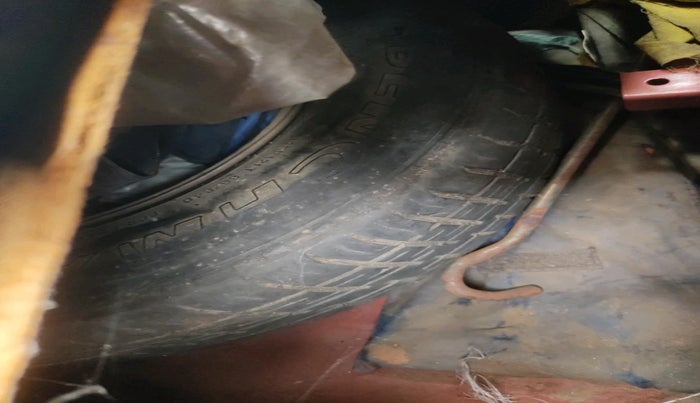 2015 Hyundai Eon D-LITE+, Petrol, Manual, 68,847 km, tyre