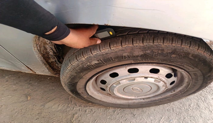 2017 Mahindra Kuv100 K2 6 STR, CNG, Manual, 97,472 km, tyre