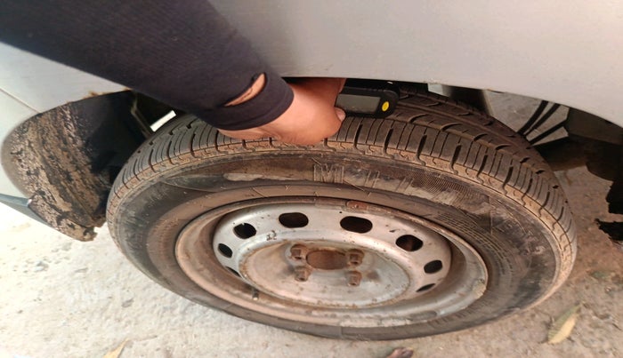 2017 Mahindra Kuv100 K2 6 STR, CNG, Manual, 97,472 km, tyre