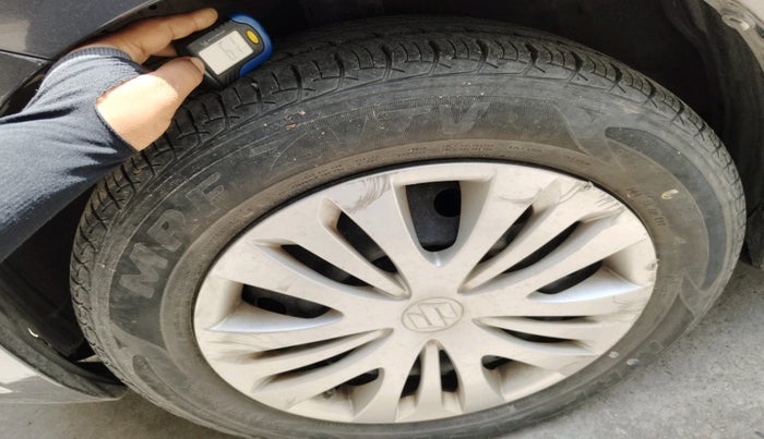 2015 Maruti Ertiga VXI, Petrol, Manual, 75,935 km, tyre