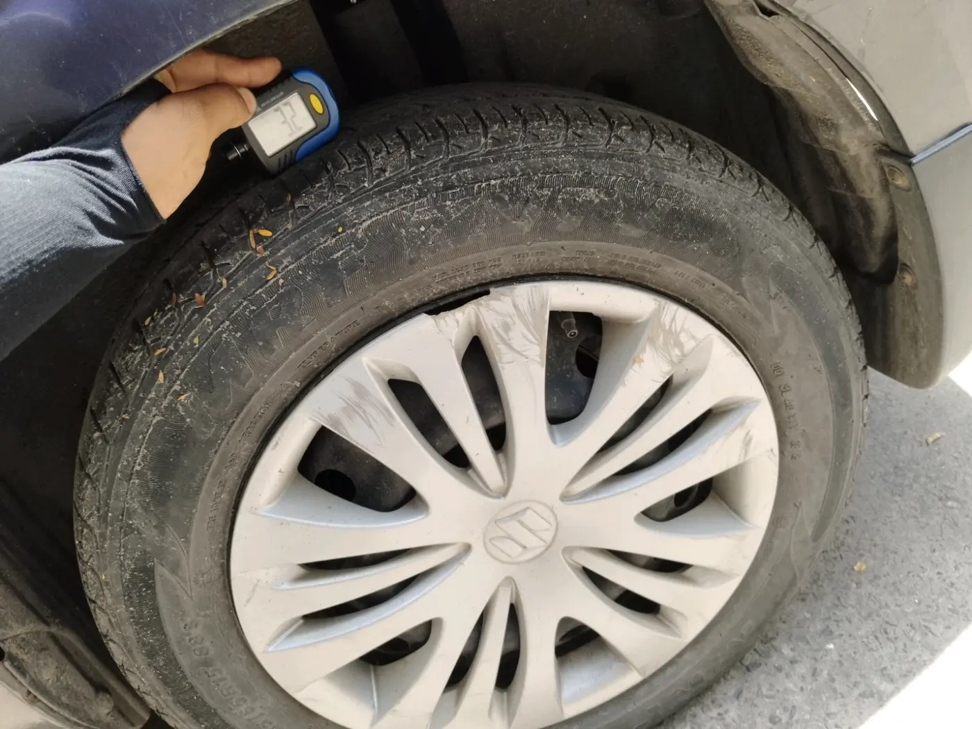2015 Maruti Ertiga VXI, Petrol, Manual, 75,935 km, tyre