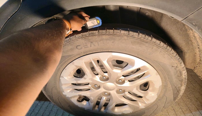 2023 KIA CARENS PRESTIGE 1.5 PETROL 7 STR, Petrol, Manual, 84,370 km, tyre