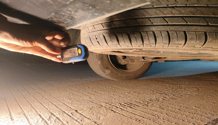 2023 KIA CARENS PRESTIGE 1.5 PETROL 7 STR, Petrol, Manual, 84,370 km, tyre