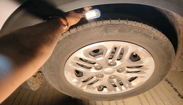 2023 KIA CARENS PRESTIGE 1.5 PETROL 7 STR, Petrol, Manual, 84,370 km, tyre