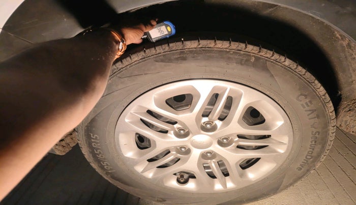 2023 KIA CARENS PRESTIGE 1.5 PETROL 7 STR, Petrol, Manual, 84,370 km, tyre