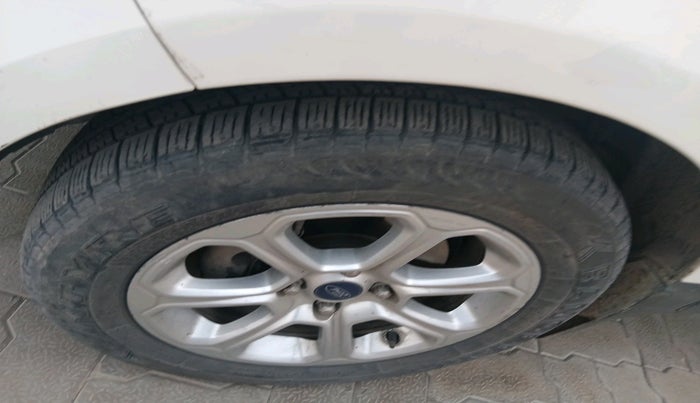 2019 Ford Ecosport TITANIUM + 1.5L DIESEL, Diesel, Manual, 1,05,390 km, tyre