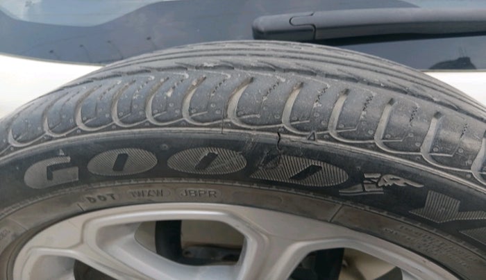 2019 Ford Ecosport TITANIUM + 1.5L DIESEL, Diesel, Manual, 1,05,390 km, tyre