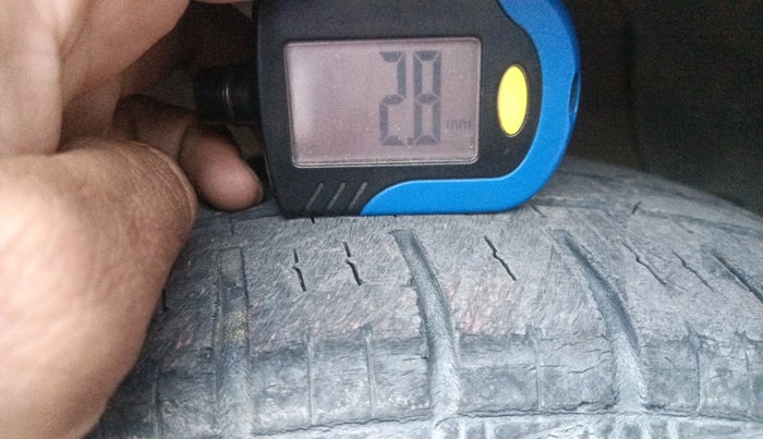 2013 Hyundai Grand i10 SPORTZ 1.2 KAPPA VTVT, Petrol, Manual, 1,03,282 km, tyre