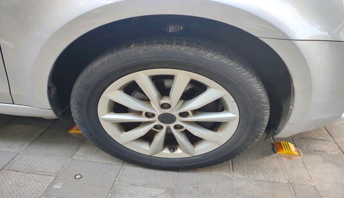 2013 Skoda Octavia AMBITION 2.0 TDI, Diesel, Manual, 1,04,575 km, tyre