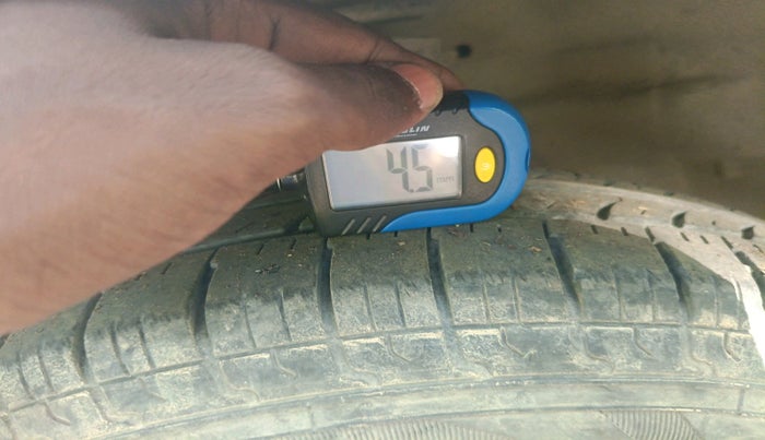 2016 Maruti Swift VXI O, Petrol, Manual, 90,758 km, tyre