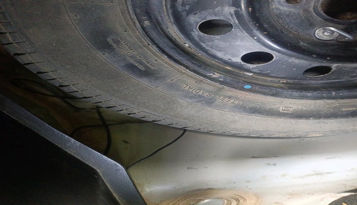 2016 Maruti Swift VXI O, Petrol, Manual, 90,758 km, tyre