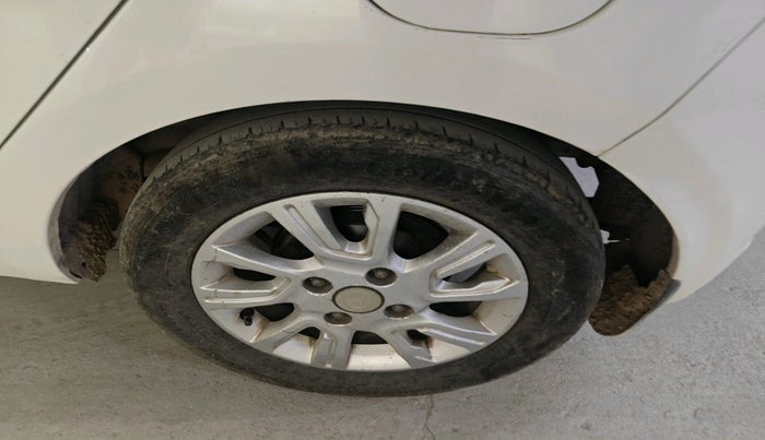 2017 Tata Tiago XZ PETROL, CNG, Manual, 80,000 km, tyre