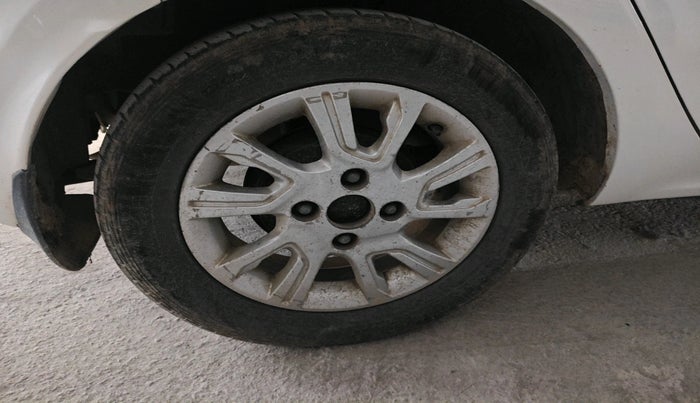 2017 Tata Tiago XZ PETROL, CNG, Manual, 80,000 km, tyre