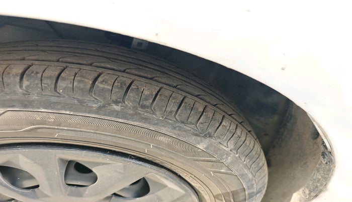 2018 Maruti Dzire VXI, Petrol, Manual, 1,01,107 km, tyre