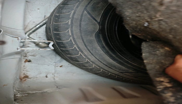 2018 Maruti Dzire VXI, Petrol, Manual, 1,01,107 km, tyre