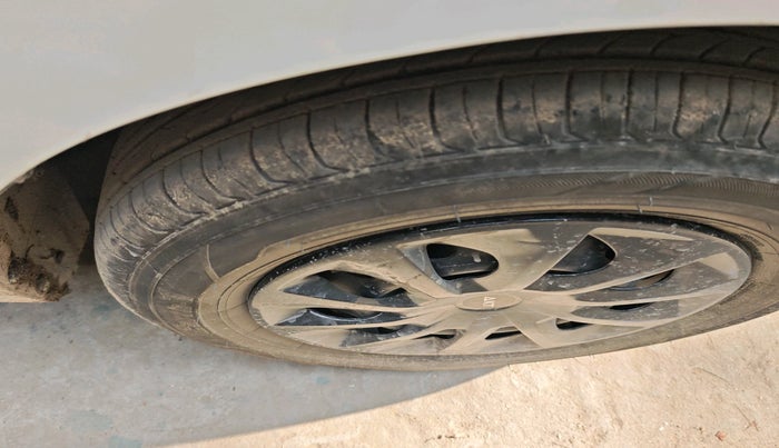 2018 Maruti Dzire VXI, Petrol, Manual, 1,01,107 km, tyre