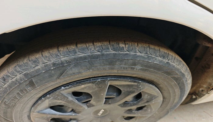 2018 Maruti Dzire VXI, Petrol, Manual, 1,01,107 km, tyre